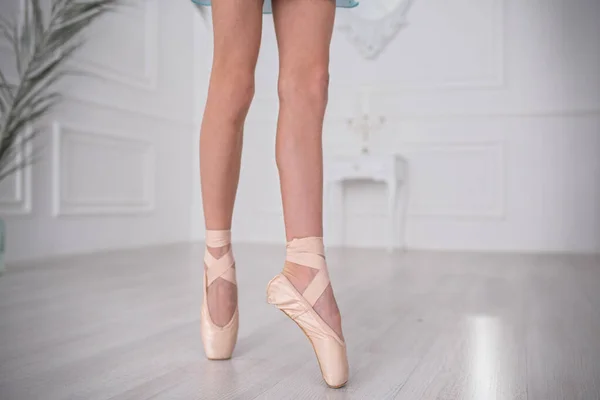 Jambes Dans Les Chaussures Jambes Jeune Femme — Photo