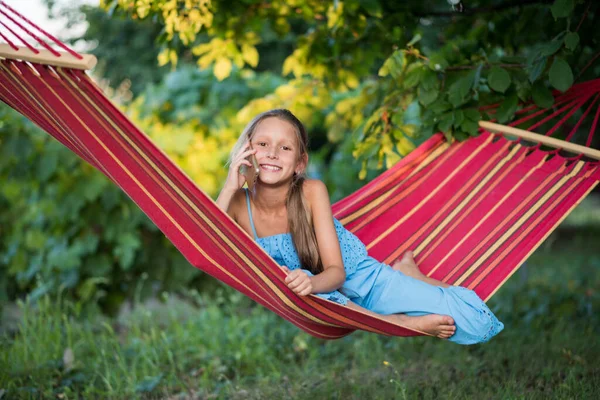 Young Woman Relaxing Hammock Young Woman Reading Book Park Girl — Stock Photo, Image