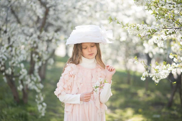 Jonge Vrouw Het Park Met Bloemen Meisje Het Park — Stockfoto