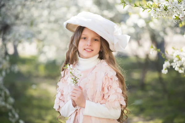 Jonge Vrouw Het Park Met Bloemen Meisje Het Park — Stockfoto