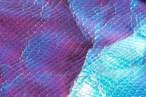 Foto Riktigt Ljus Skrynklig Holografisk Bakgrund Med Reptil Hudstruktur Blått — Stockfoto