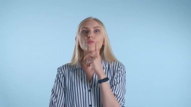 Zeki genç bir kadın aniden mükemmel bir fikre kapıldı.