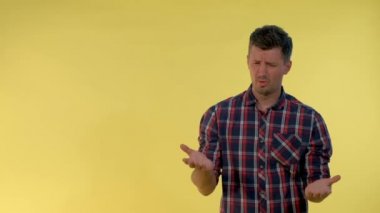 Yakışıklı genç adam bu durum yüzünden hayal kırıklığına uğradı.