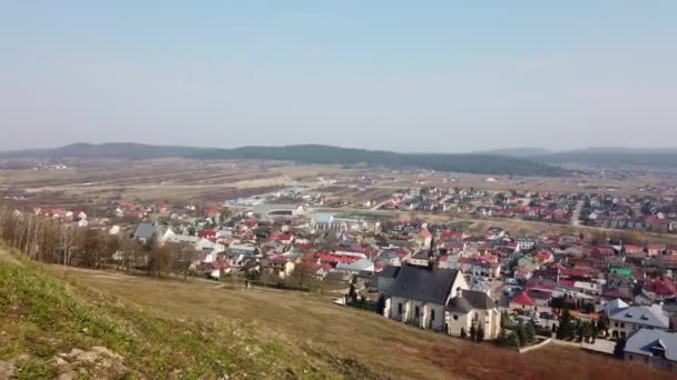 Панорамный вид деревни. — стоковое видео