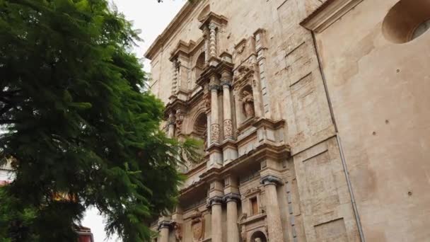 Facciata vecchia chiesa cattolica Cattedrale in Spagna. — Video Stock