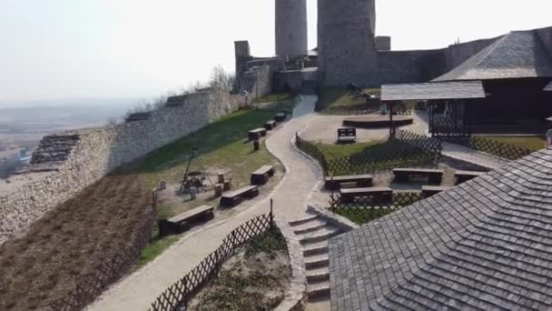 Vista da torre do antigo castelo . — Vídeo de Stock