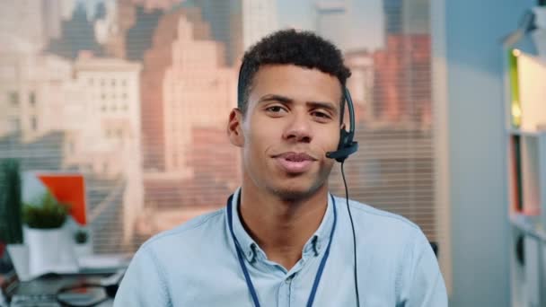 Close-up shot of mixed-race customer service operator talking to client in call center — Stok video