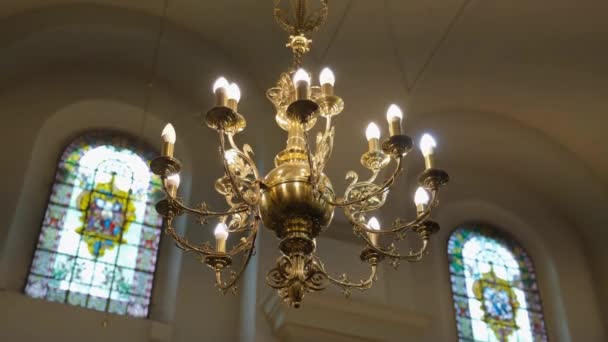 Large beautiful old chandelier — Stok video