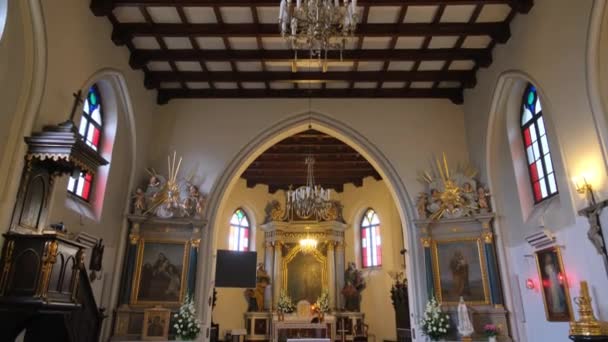 Antigua iglesia católica . — Vídeos de Stock