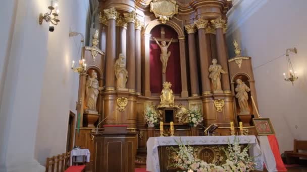 Iglesia Católica. Estatua de Cristo en el centro . — Vídeos de Stock