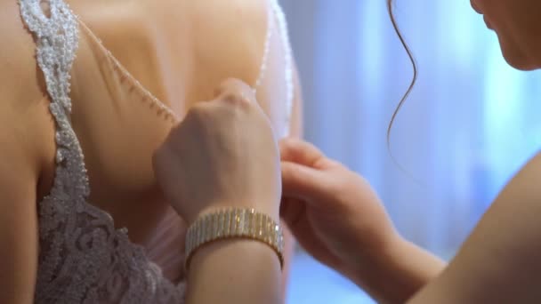 Наречена кнопка сукня нареченої . — стокове відео