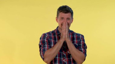 İyi haber, yakışıklıyı şaşkına çevirdi.