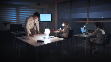 Elektronik kontrol şeması baş uzmanı