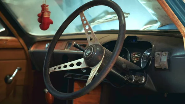 Close-up shot of old car Triumph steering wheel — Stock Photo, Image