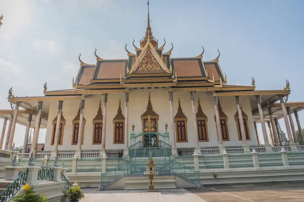 Exterior del Palacio Real en Phnom Penh, Camboya, Asia — Foto de Stock