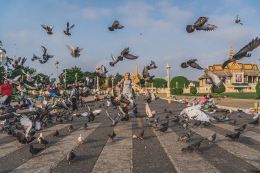 Phnom Penh 'deki Kraliyet Sarayı' ndaki kuşlar.