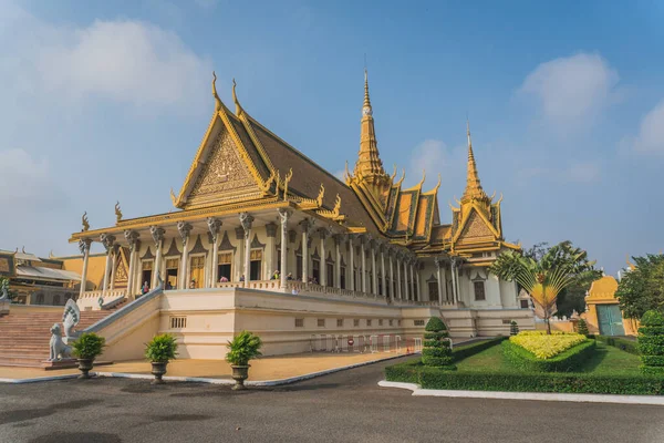 Exterior del Palacio Real en Phnom Penh, Camboya, Asia — Foto de Stock