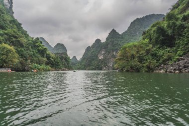 Vietnam 'ın Ninh Binh Bölgesi' ndeki Manzaralı Dağlar