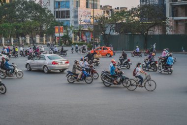 Vietnam 'da alacakaranlıkta yoğun trafik