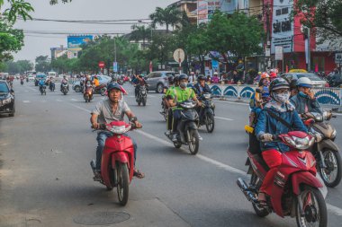 Vietnam 'da alacakaranlıkta yoğun trafik
