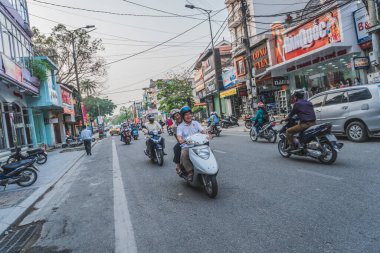 Vietnam 'da alacakaranlıkta yoğun trafik