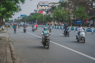 Vietnam 'da alacakaranlıkta yoğun trafik