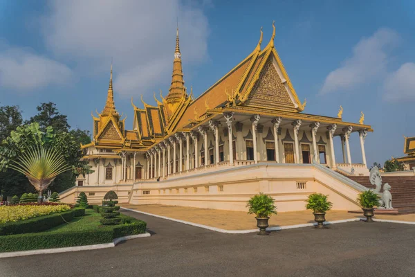 Exterior del Palacio Real en Phnom Penh, Camboya, Asia — Foto de Stock