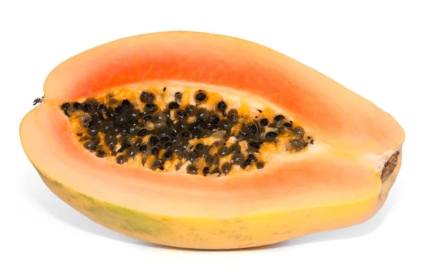 Skivad färsk papaya isolerad på vit bakgrund. — Stockfoto