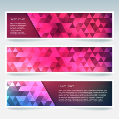 Pembe arka plan afiş şablonlar kümesi. Poligonal arka plan ile modern vektör afiş