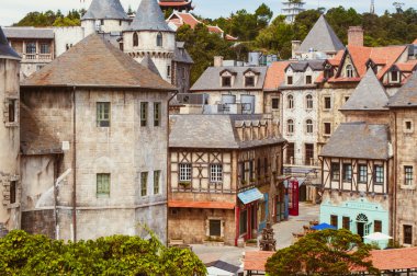 renkli çatılar ile muhteşem evler