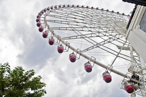 Lunaparkta dönme dolap. — Stok fotoğraf