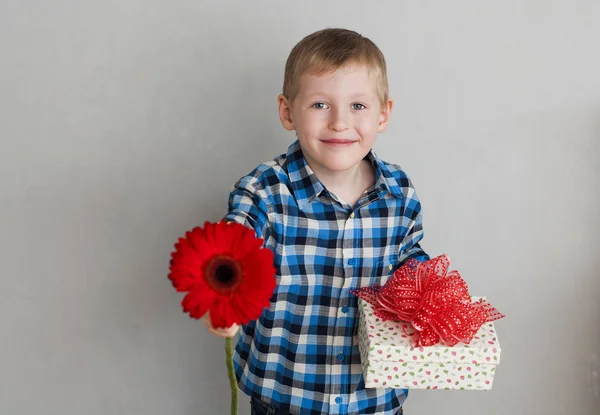 Little boy with red flower and gift box — Stock Photo, Image