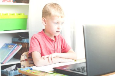 Onun ödev yapmak temel