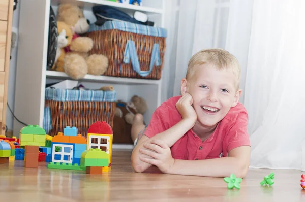 Child playing blocks — Stock Photo, Image