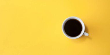 Bir fincan koyu kahve espresso.