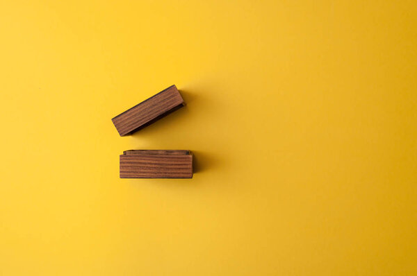 Коричневая коробка
