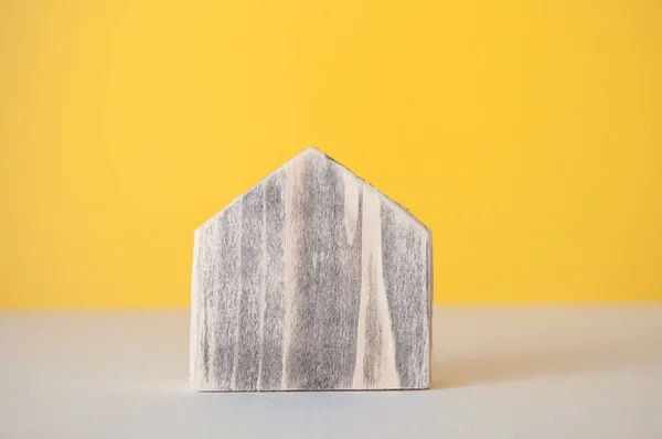 Деревянный дом из переработанной древесины — стоковое фото