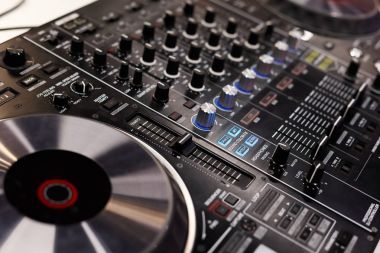 profesyonel dj kumanda cihazı