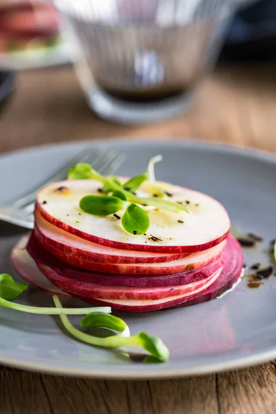 Ensalada de manzana y remolacha —  Fotos de Stock