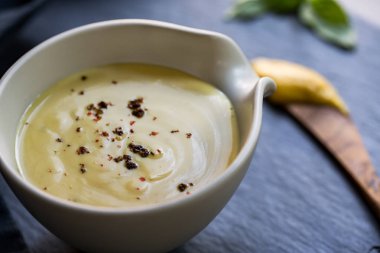 Kremalı bal hardal sosu
