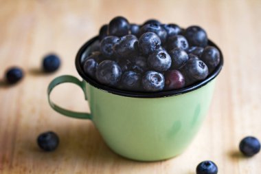 Bir fincan taze yaban mersini