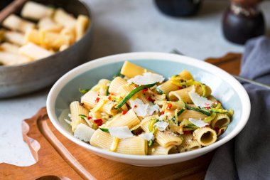 Makarna kabak ve biber ile