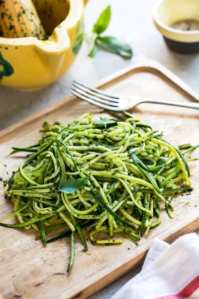 Zucchini spaghetti in Pesto sauce — Stock Photo, Image