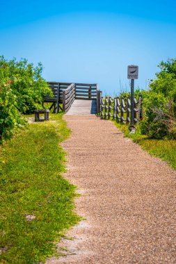 Aransas Nwr, Teksas 'ta üzerinde logo işareti olan beyaz bir tabela.