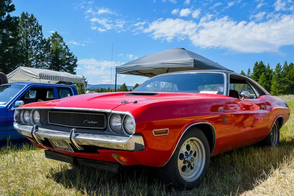 A large outdoor Rev Mountain Car and Bike Show in Lincoln, Montana — Stock Photo, Image