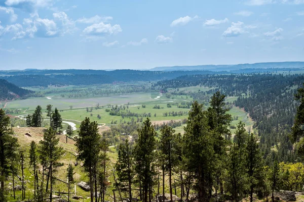 Eine Landschaft mit Blick auf den Teufelsturm Nationaldenkmal, wyom — Stockfoto