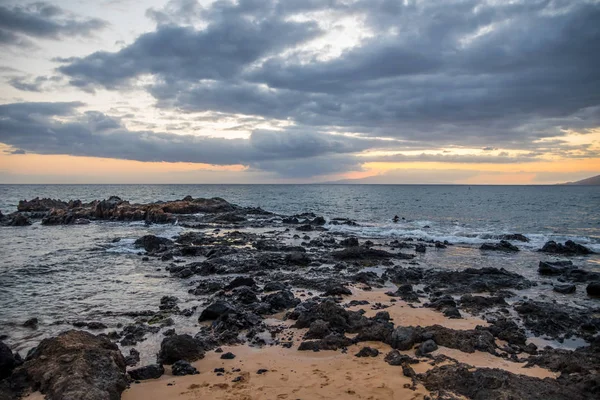 Вид на берег в Мауи, Гавайи — стоковое фото
