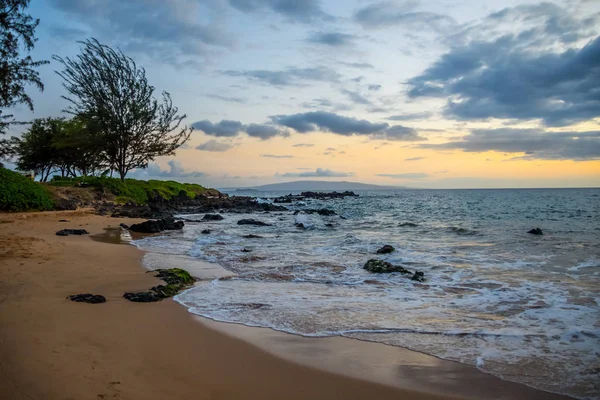 Вид на берег в Мауи, Гавайи — стоковое фото