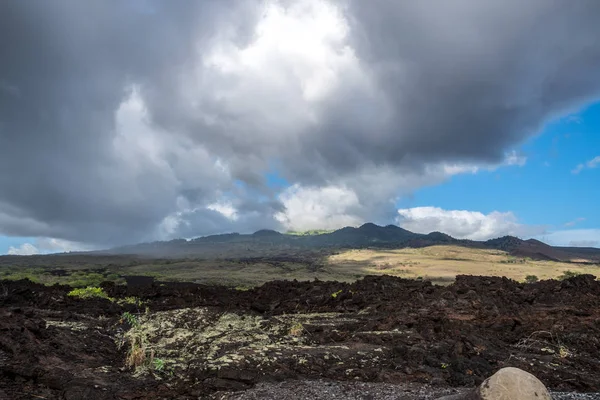 Sebuah pemandangan alam yang menghadap ke Maui, Hawaii — Stok Foto