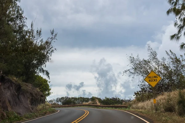 Een lange weg langs de weg van Maui, Hawaï — Stockfoto